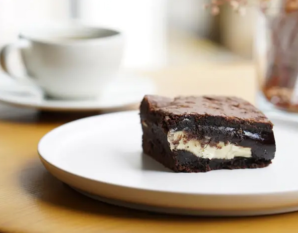 Beyaz Çikolatalı Browni