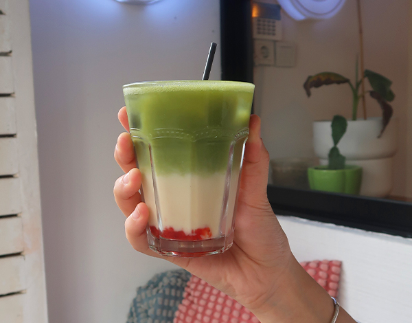 Iced Oat Strawberry Latte